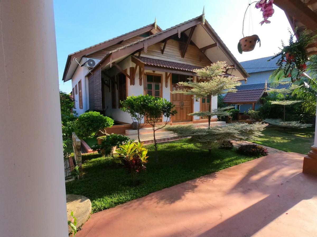 Anjung Nor Muslim Homestay ドゥングン エクステリア 写真