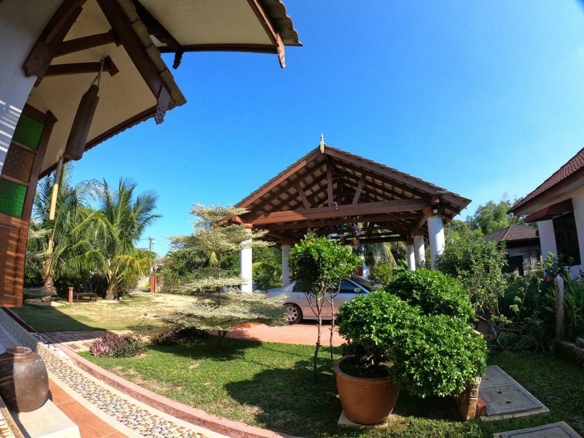 Anjung Nor Muslim Homestay ドゥングン エクステリア 写真